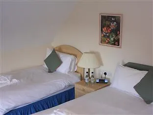 Underwood House 4*