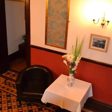 ホテル Underwood House 4*