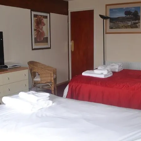 Underwood House 4*