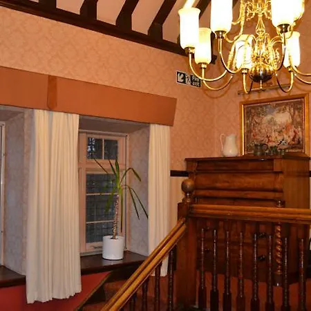 Underwood House 4*