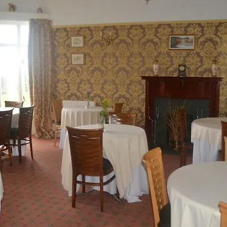 Underwood House 4*
