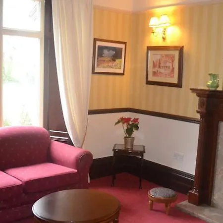 Underwood House 4* מילום