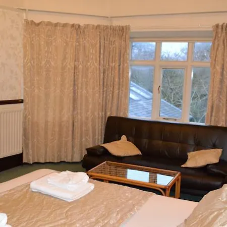 Underwood House 4* מילום