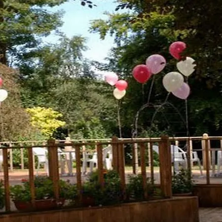 Underwood House מילום